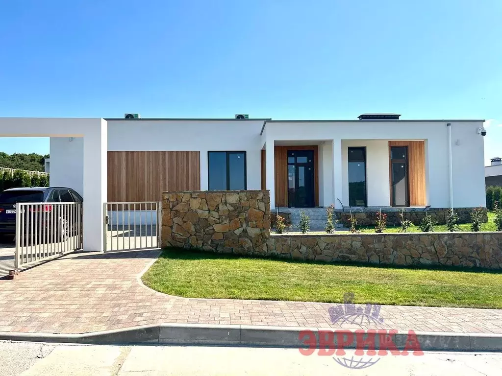 Дом в Краснодарский край, Крымск  (100 м) - Фото 1