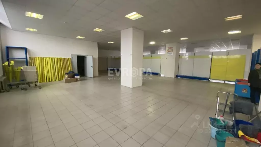 Торговая площадь в Ульяновская область, Ульяновск просп. Гая, 71 (1000 ... - Фото 1