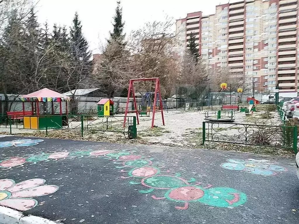 3-комнатная квартира: Тюмень, Новосибирская улица, 119 (65 м) - Фото 0