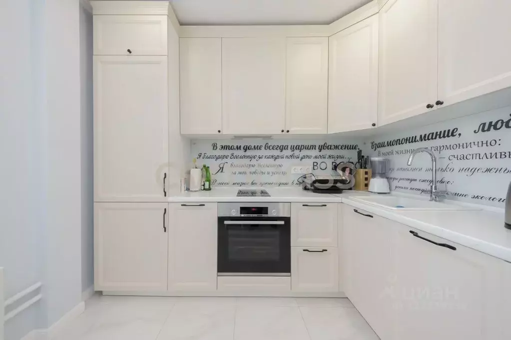 2-к кв. Тюменская область, Тюмень ул. Федюнинского, 56к2 (58.8 м) - Фото 2