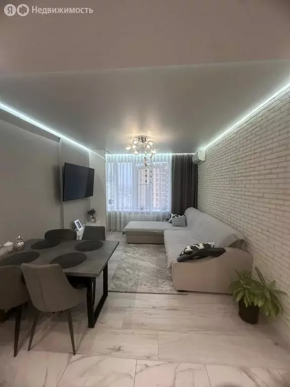 3-комнатная квартира: Астрахань, улица Набережная Приволжского Затона, ... - Фото 2