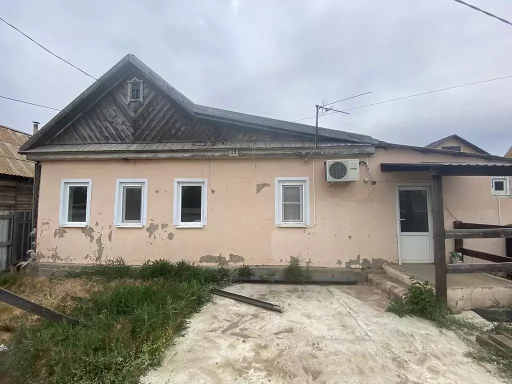 Дом в Астраханская область, пос. Володарский ул. Лермонтова, 39 (81 м) - Фото 1