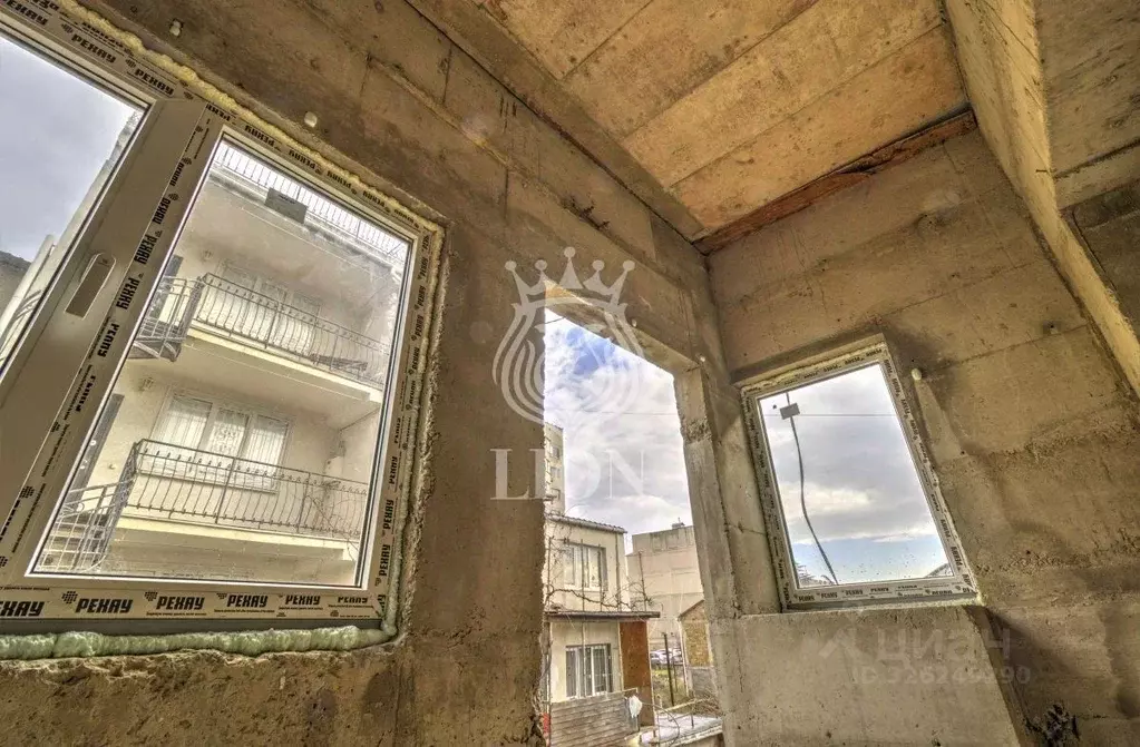 Гараж в Крым, Алушта ул. 60 лет СССР, 20 (63 м) - Фото 1