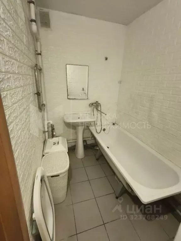 2-к кв. Тюменская область, Тюмень ул. Избышева, 6 (66.6 м) - Фото 1