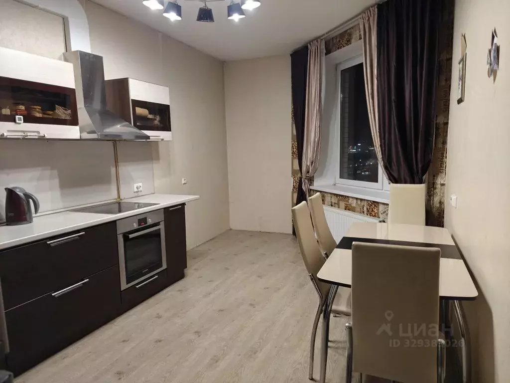3-к кв. Санкт-Петербург ул. Ворошилова, 25к1 (91.8 м) - Фото 1