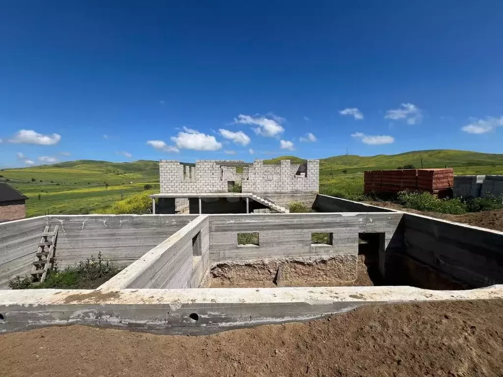 Дом в Ингушетия, Карабулак  (250 м) - Фото 1