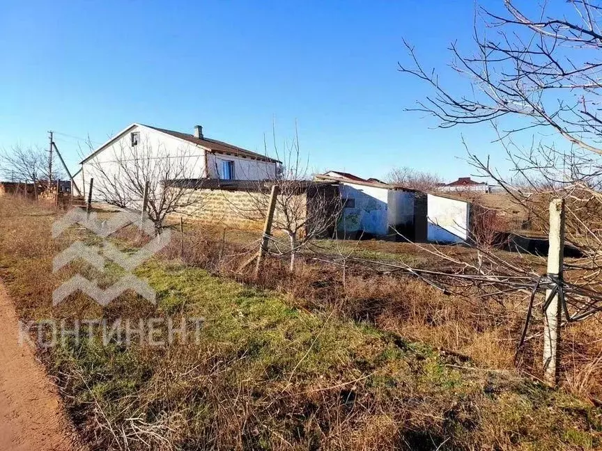 Дом в Крым, Сакский район, Крайненское с/пос, с. Вершинное ул. ... - Фото 0