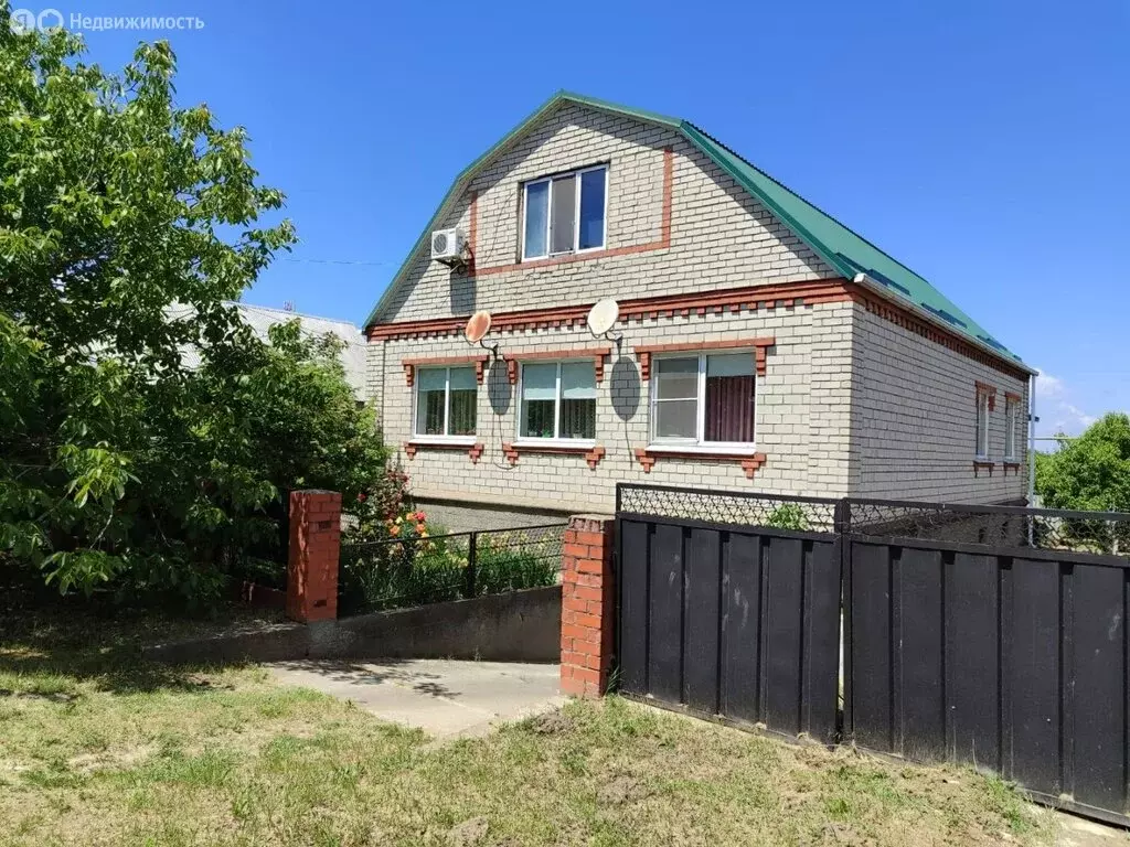 Дом в село Юровка, Октябрьская улица, 28 (283 м) - Фото 1