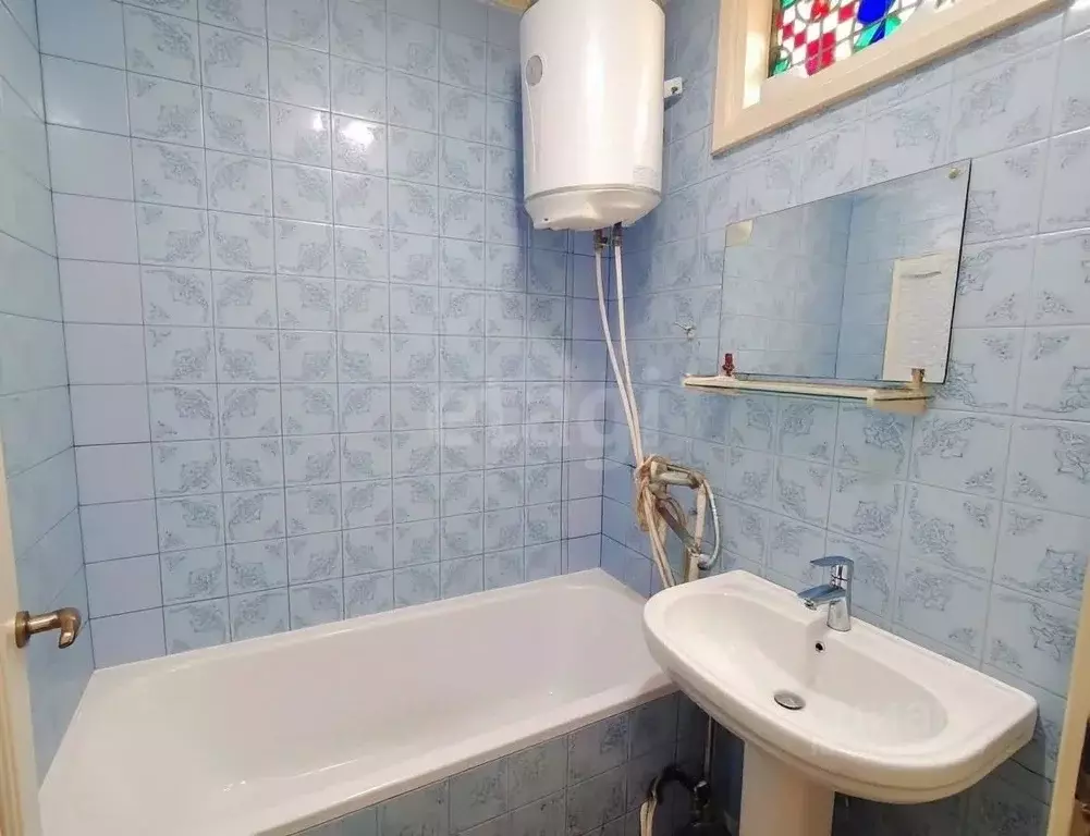 2-к кв. Крым, Ленино пгт ул. Пушкина, 75 (50.7 м) - Фото 1
