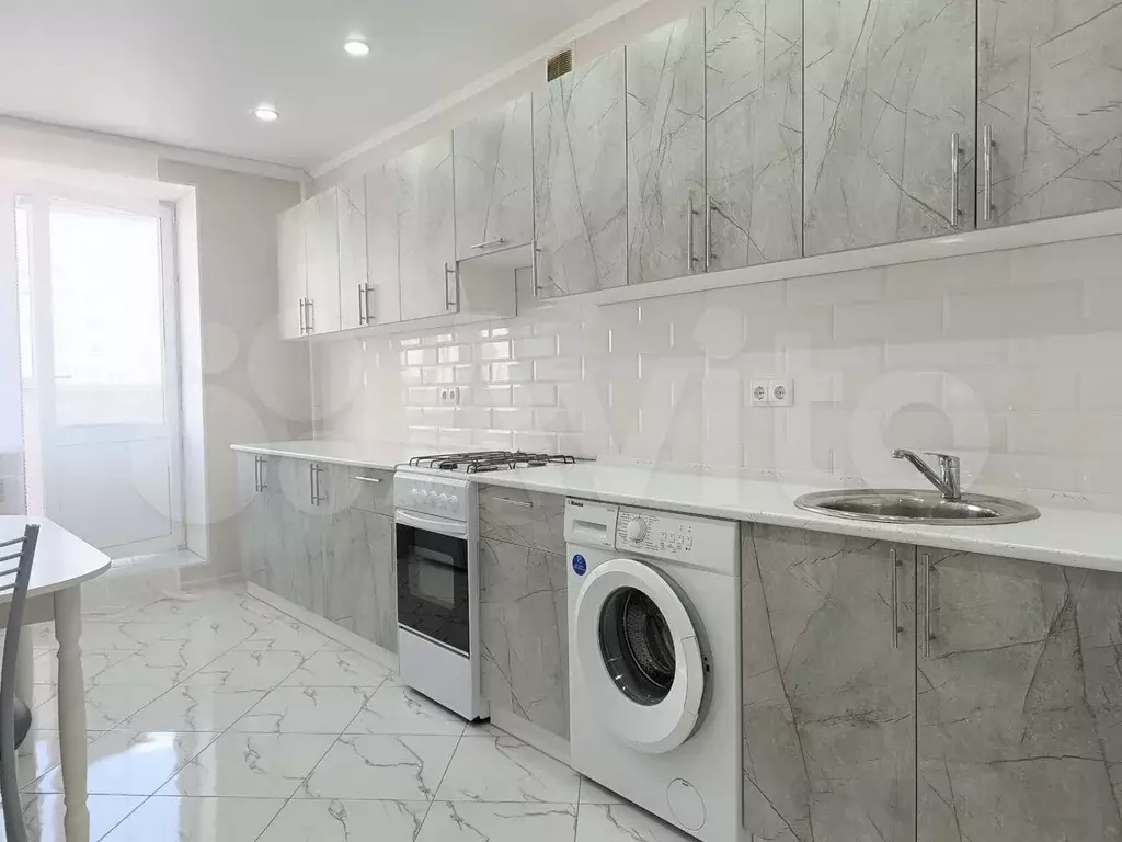 1-к. квартира, 40 м, 1/10 эт. - Фото 0