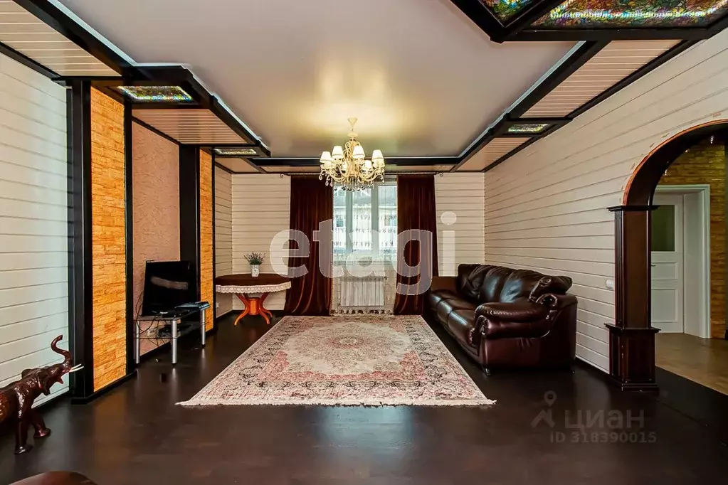 Дом в Ханты-Мансийский АО, Ханты-Мансийск ул. Титова, 7 (250 м) - Фото 1