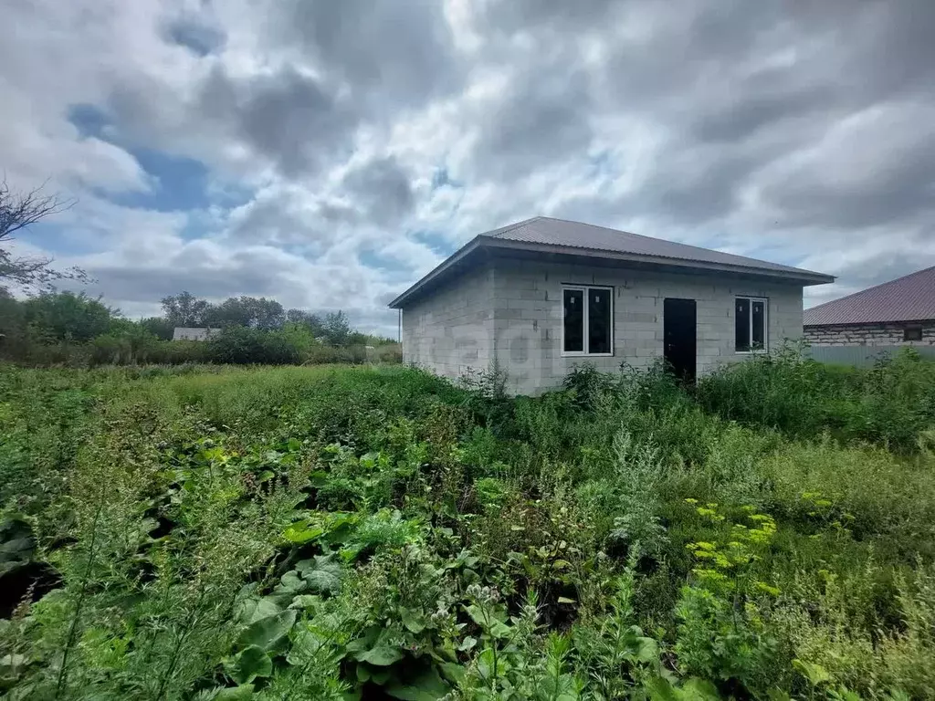 Дом в Саратовская область, Марксовский район, Приволжское ... - Фото 1