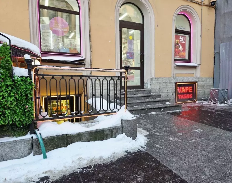 Торговая площадь в Санкт-Петербург Кирочная ул., 17 (8 м) - Фото 1