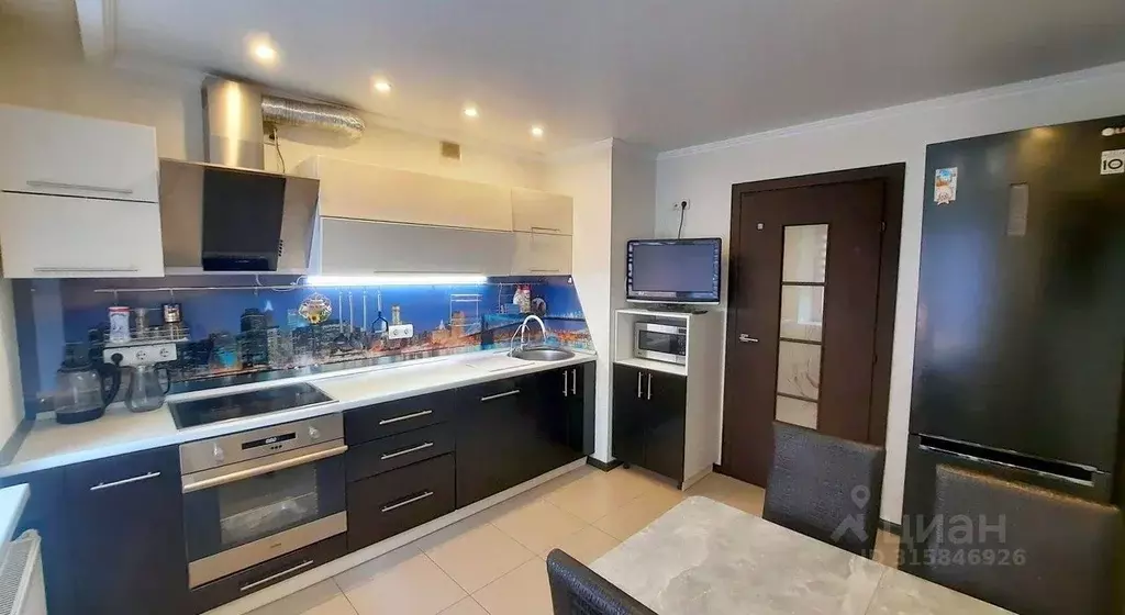 2-к кв. Тюменская область, Тюмень ул. Ю.-Р.Г. Эрвье, 28к2 (56.3 м) - Фото 1