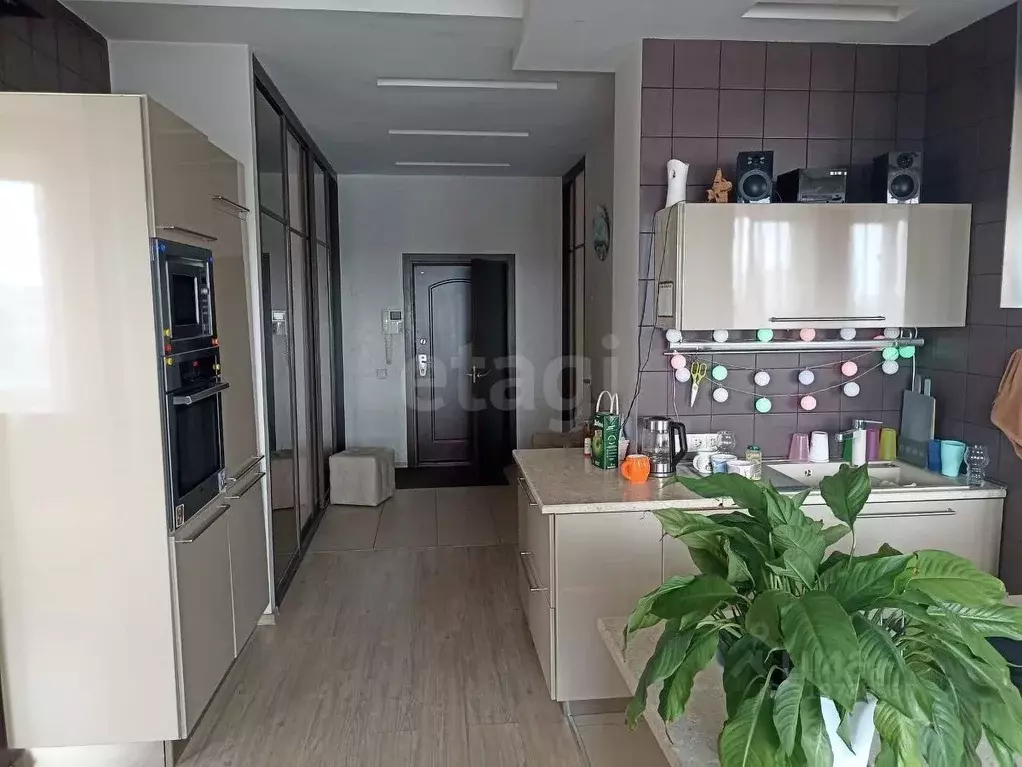3-к кв. Ханты-Мансийский АО, Сургут Университетская ул., 7 (121.1 м) - Фото 0
