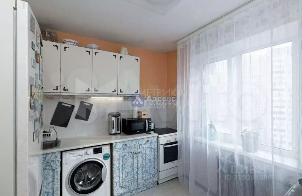2-к кв. Тюменская область, Тюмень Заречный проезд, 10 (50.7 м) - Фото 0