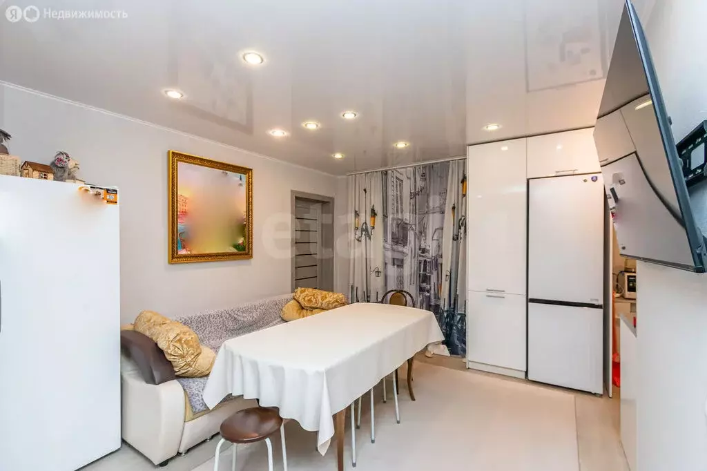 2-комнатная квартира: Тюмень, улица Карла Маркса, 110 (49 м) - Фото 1