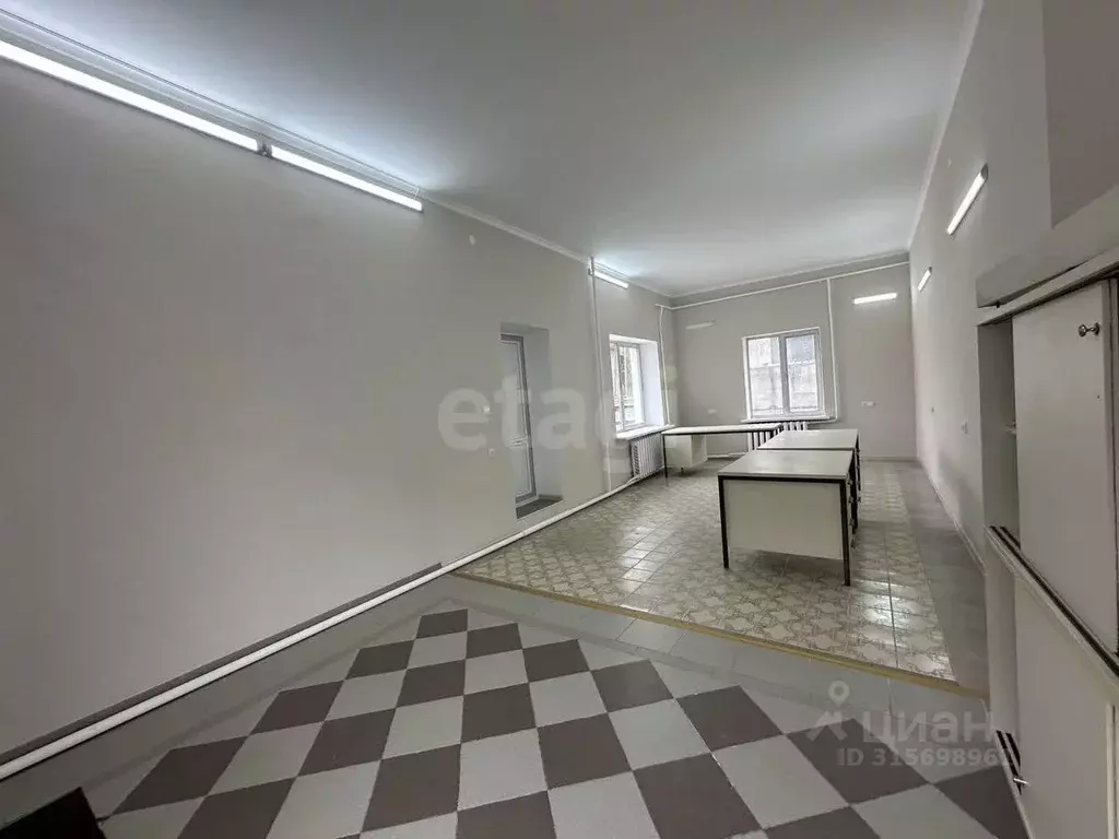 Офис в Крым, Симферополь ул. Лебедева (50 м) - Фото 1