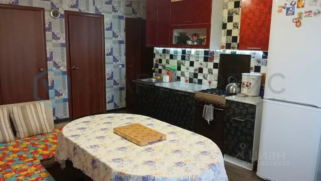 Дом в Омская область, Азовский Немецкий Национальный район, д. ... - Фото 1