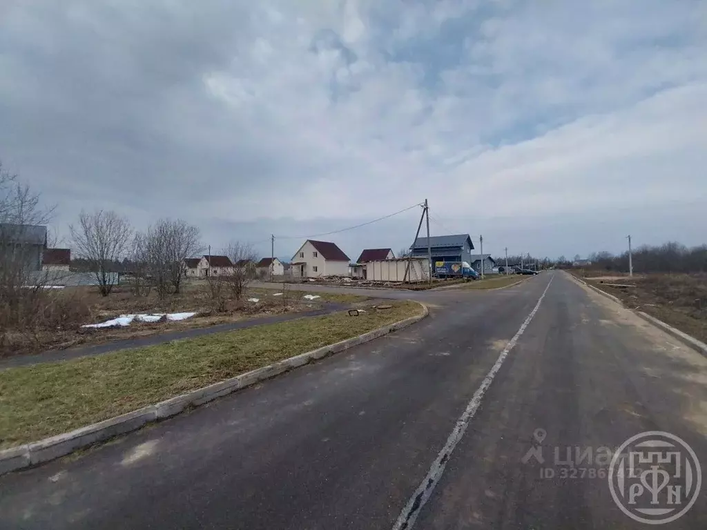 Участок в Ленинградская область, Кировское городское поселение, пос. ... - Фото 1