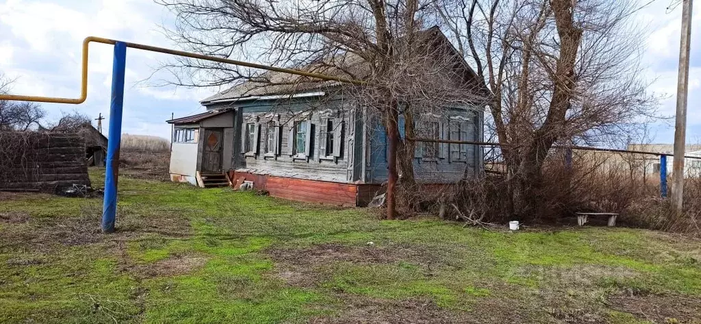 Дом в Саратовская область, Петровский район, Пригородное муниципальное ... - Фото 1