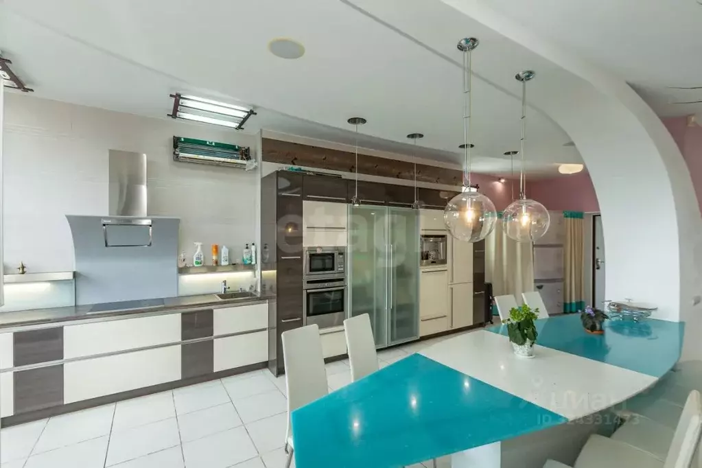 3-к кв. Омская область, Омск ул. Фрунзе, 1к3 (232.0 м) - Фото 1