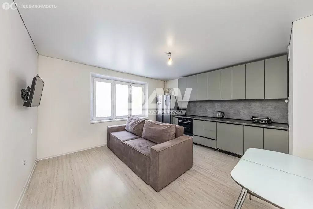 2-комнатная квартира: Челябинск, улица Дмитрия Неаполитанова, 18 (66.6 ... - Фото 1