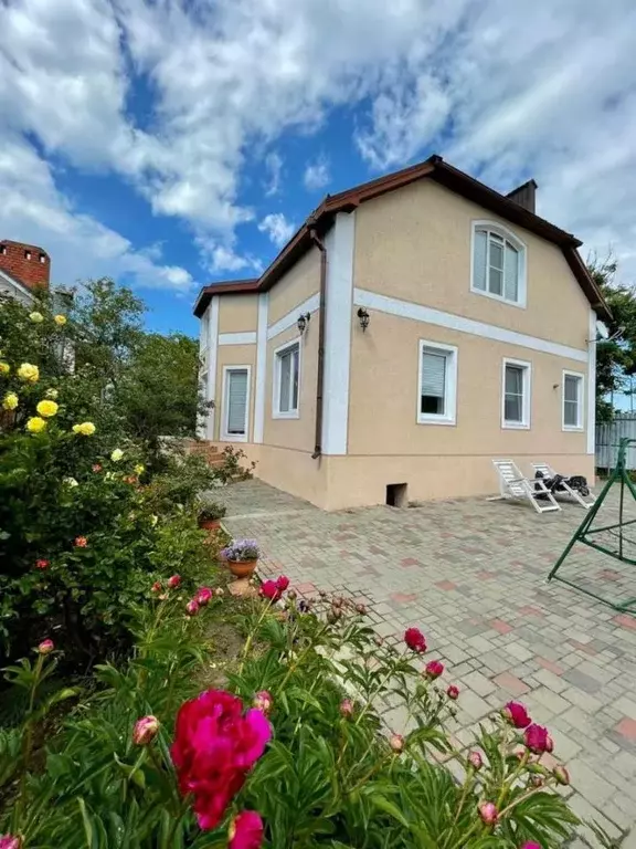 Дом в Краснодарский край, Темрюк  (180 м) - Фото 1