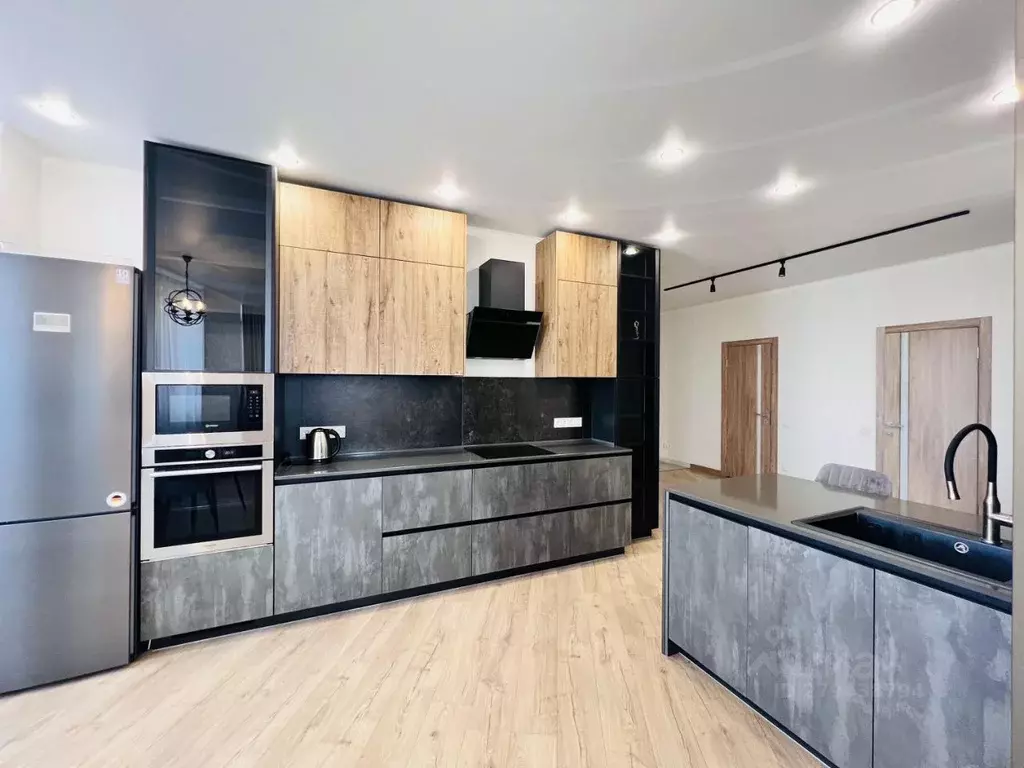 3-к кв. Татарстан, Казань ул. Оренбургский Тракт, 8Д (110.0 м) - Фото 0