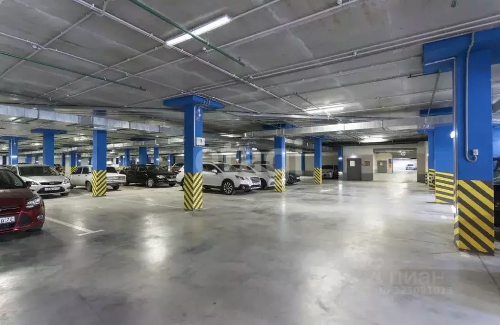 Гараж в Тюменская область, Тюмень ул. Федюнинского, 62с1 (18 м) - Фото 1