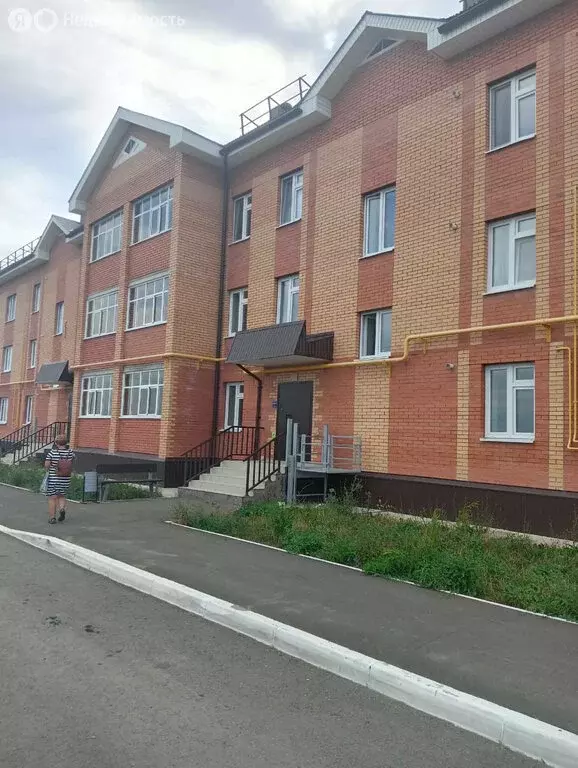 1-комнатная квартира: Заинск, улица Тружеников, 1А (35 м) - Фото 0