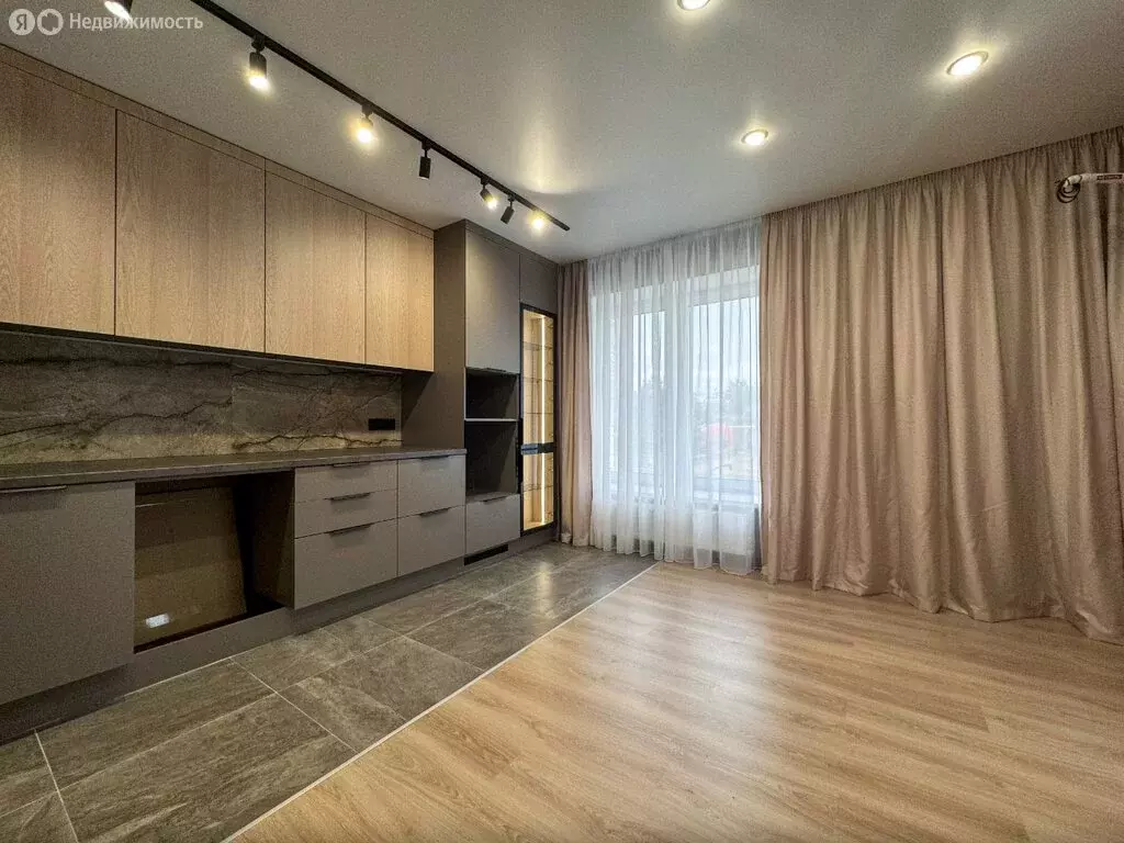 3-комнатная квартира: Брянск, улица Комарова, 47а (66.6 м) - Фото 1