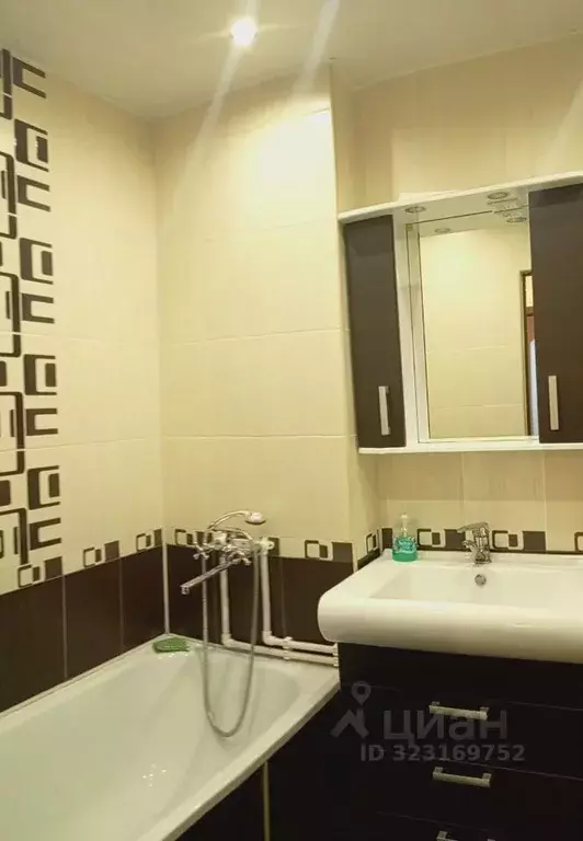 3-к кв. Краснодарский край, Абинск Крымская ул., 27 (65.0 м) - Фото 1