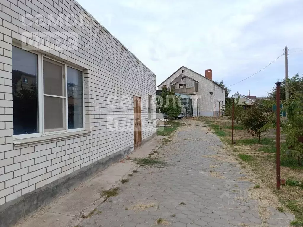 Дом в Калмыкия, Элиста ул. Имени Н.С. Хрущева, 4 (310 м) - Фото 0