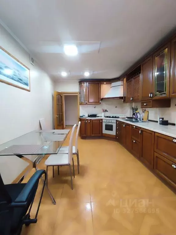 6-к кв. Астраханская область, Астрахань ул. Ахшарумова, 3 (214.0 м) - Фото 2