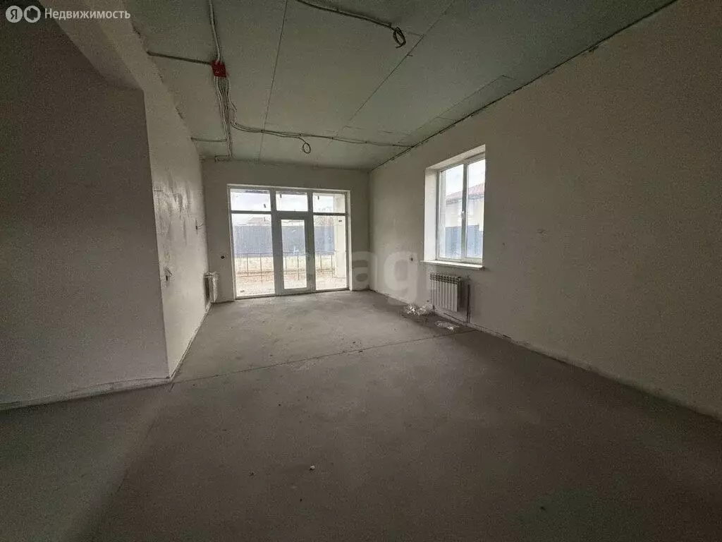 Дом в Мирное, Цветочная улица (140 м) - Фото 1