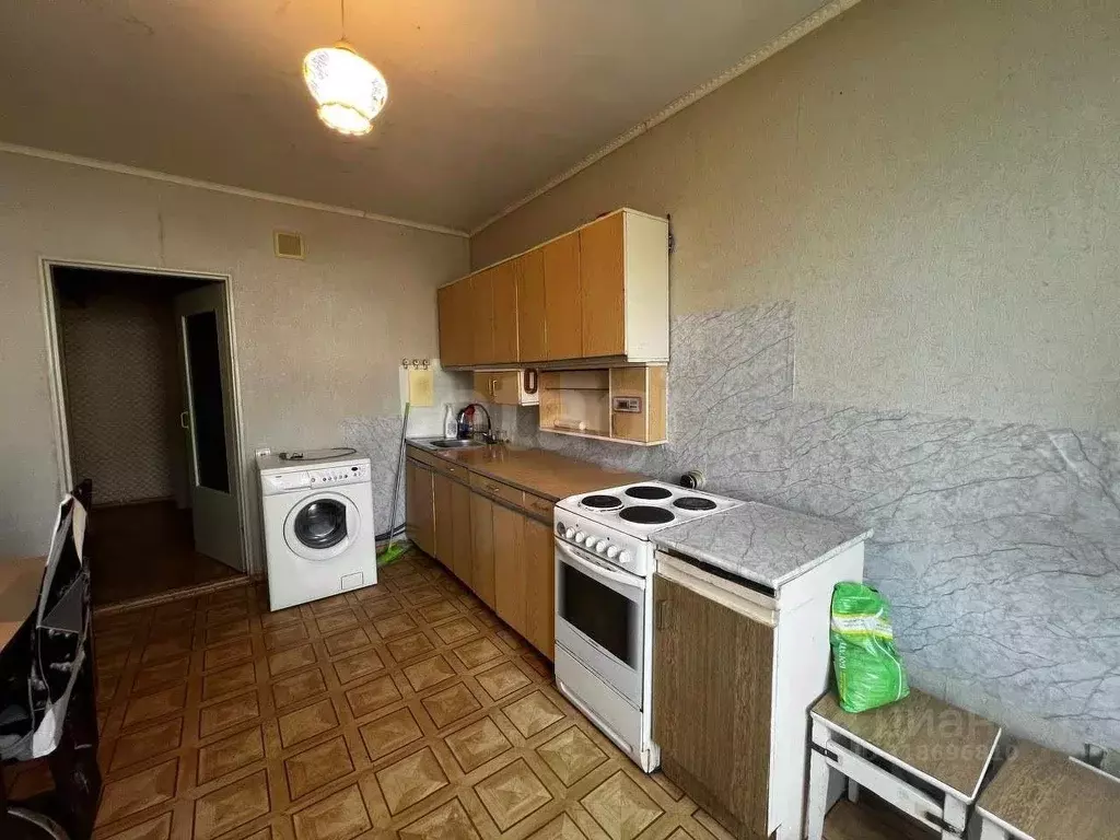 4-к кв. Омская область, с. Азово ул. Российская, 39 (108.0 м) - Фото 1