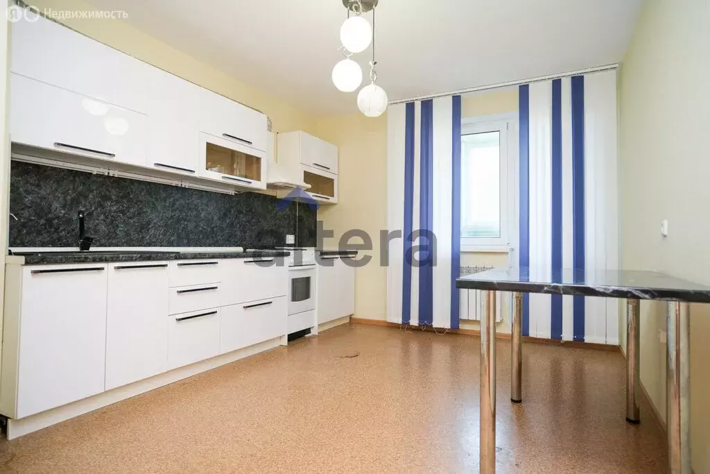3-комнатная квартира: Казань, улица Виктора Сажинова, 3 (82 м) - Фото 0