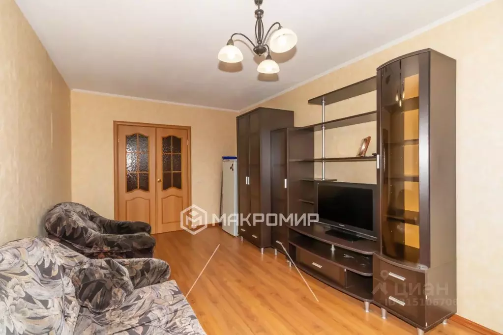 3-к кв. Челябинская область, Челябинск ул. Молодогвардейцев, 61 (65.7 ... - Фото 1