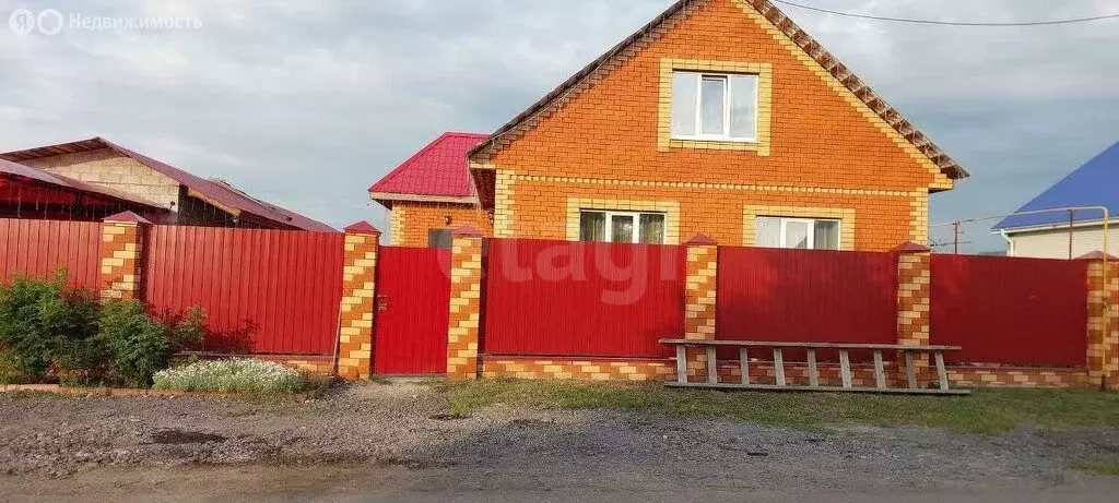 Дом в село Чикча, улица Бадритина Гарифуллина (150 м) - Фото 1