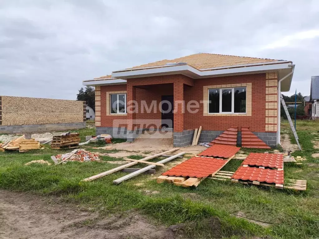 Дом в Курская область, Октябрьский район, Большедолженковский ... - Фото 2