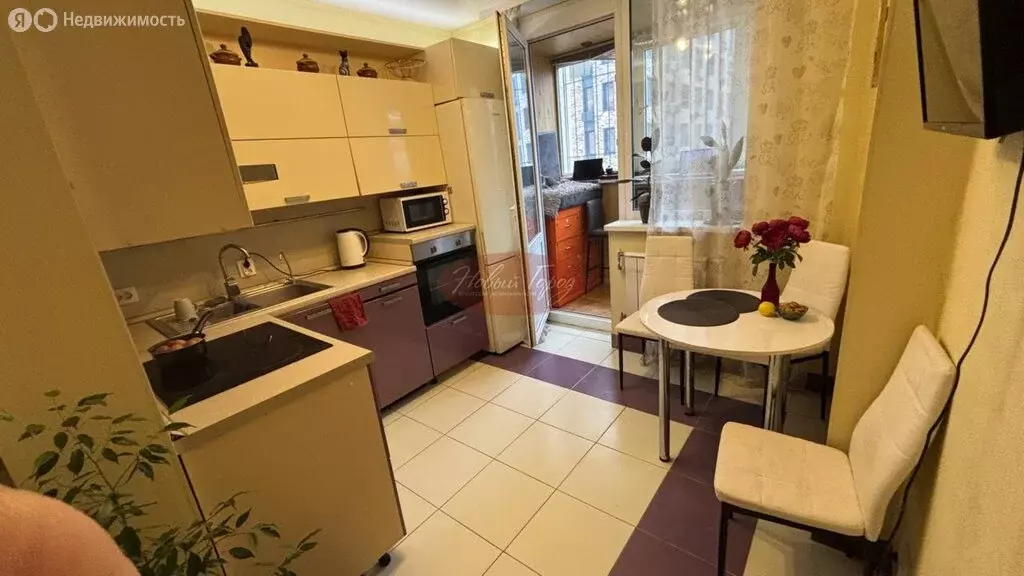 2-комнатная квартира: Тюмень, улица Водников, 5 (51 м) - Фото 2