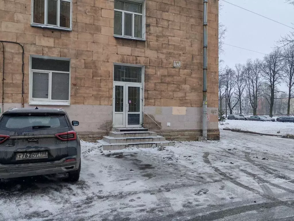 Торговая площадь в Санкт-Петербург бул. Красных Зорь, 5 (43 м) - Фото 1