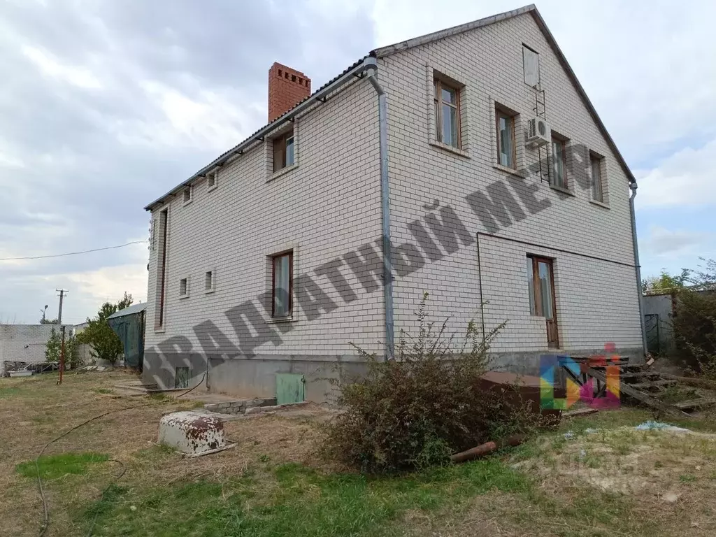 Дом в Калмыкия, Элиста ул. Имени Н.С. Хрущева, 4 (310 м) - Фото 1