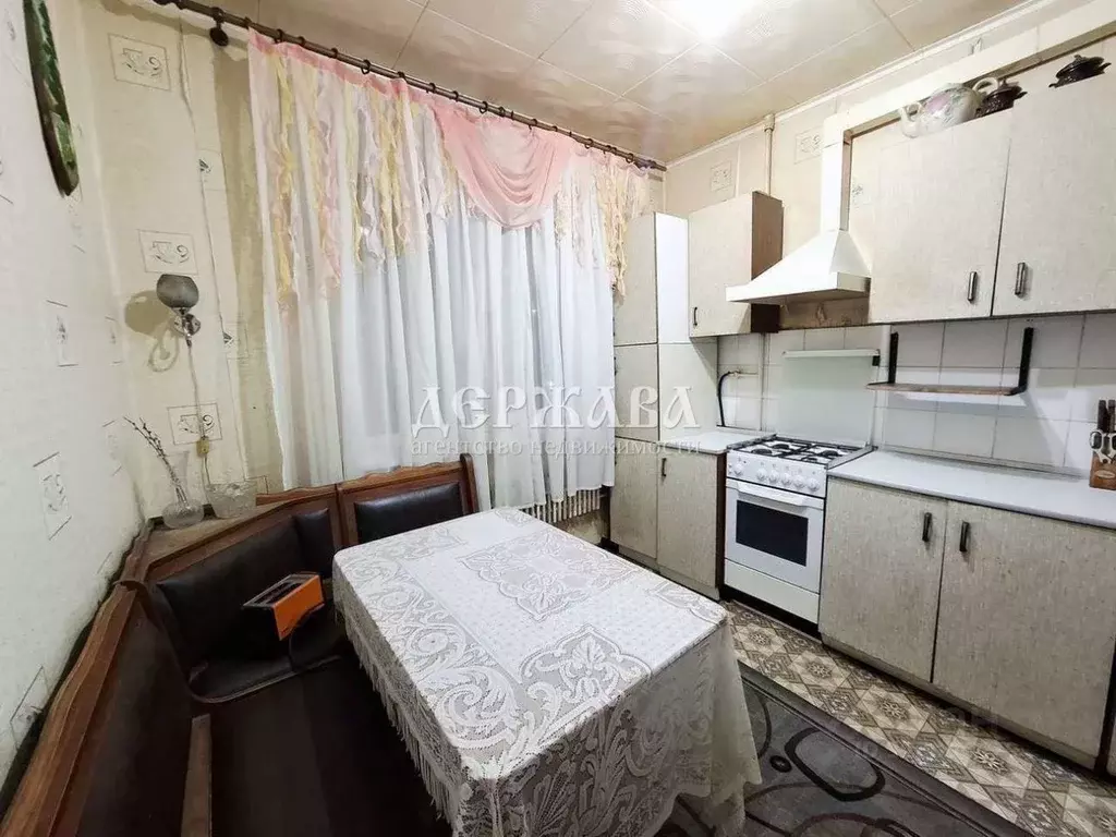 3-к кв. Белгородская область, Старооскольский городской округ, с. ... - Фото 1