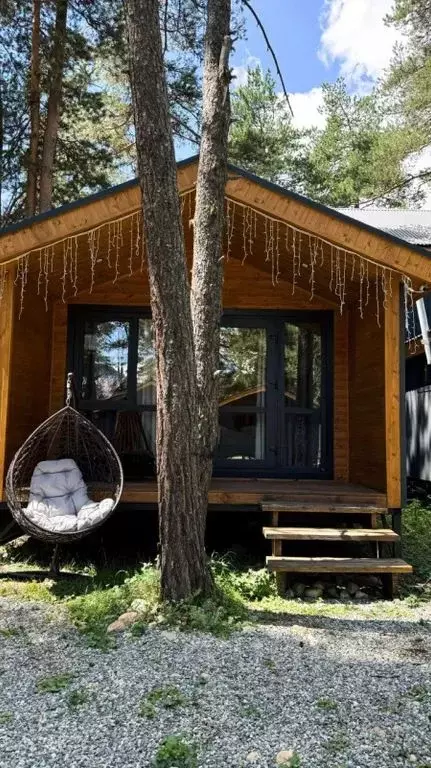 Дом в Карачаево-Черкесия, Зеленчукский район, с. Архыз ул. Белая, 19 ... - Фото 1