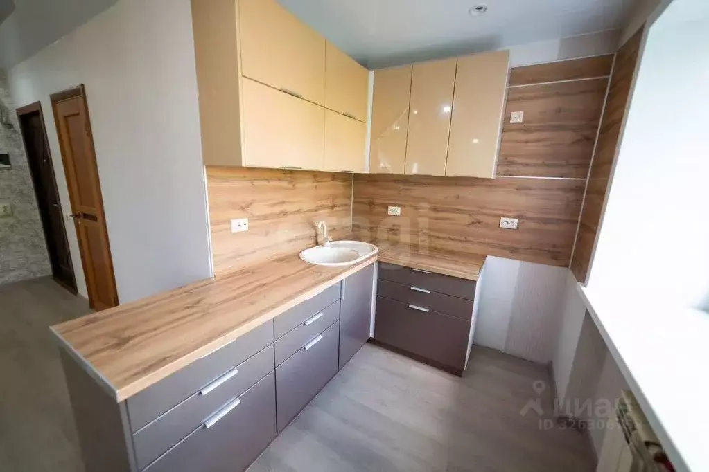 2-к кв. Бурятия, Улан-Удэ Октябрьская ул., 27 (50.1 м) - Фото 1