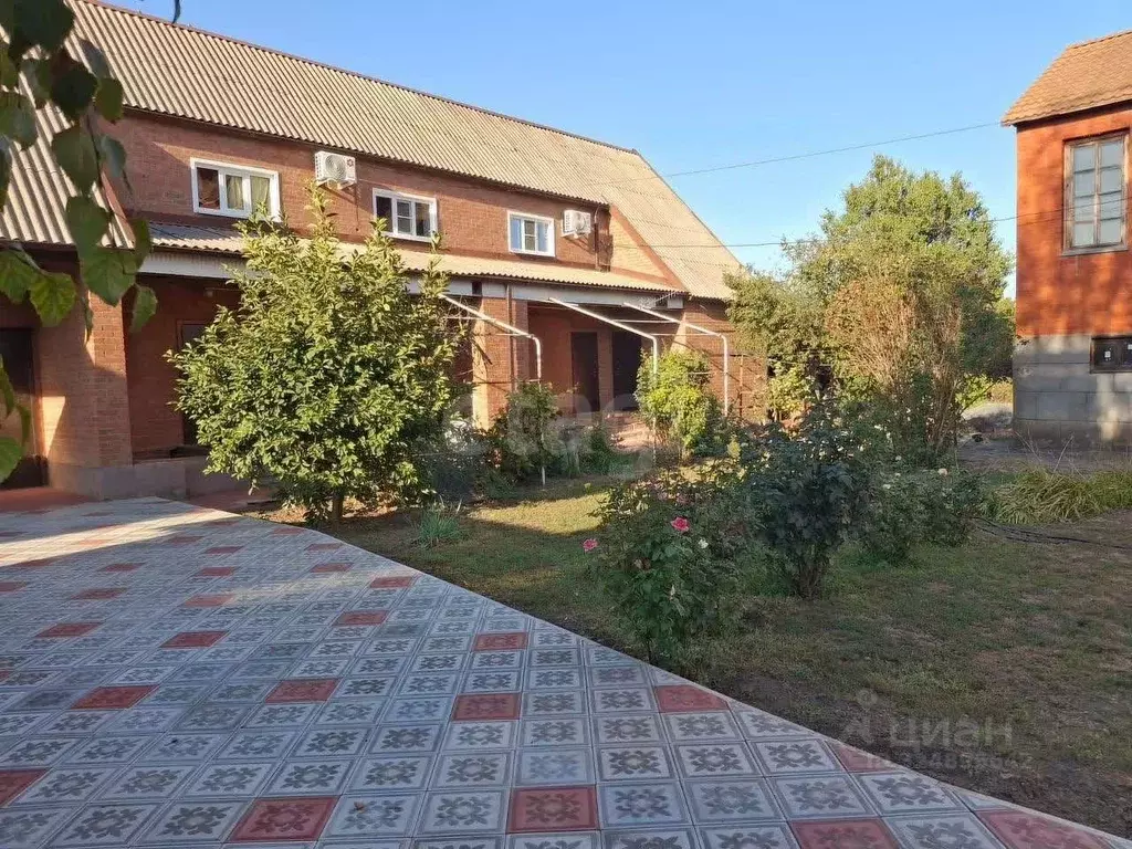 Дом в Ростовская область, пос. Целина ул. Березовая (240 м) - Фото 1