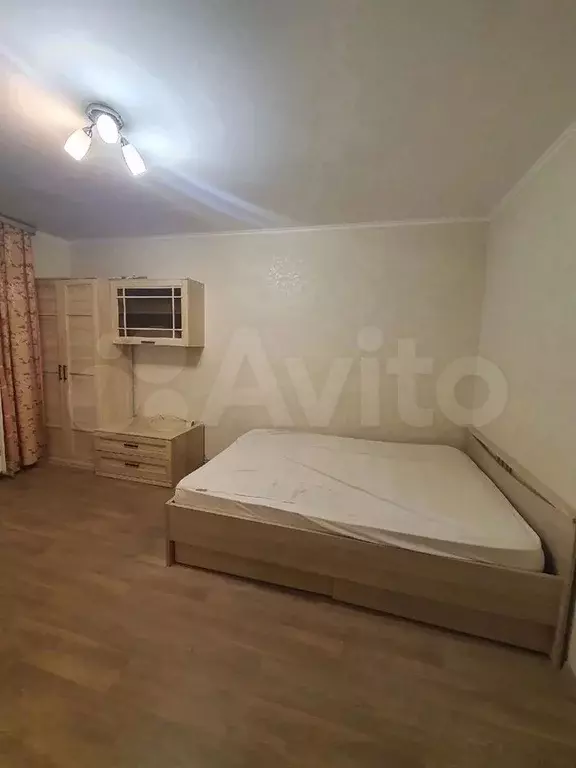 1-к. квартира, 38 м, 4/10 эт. - Фото 0