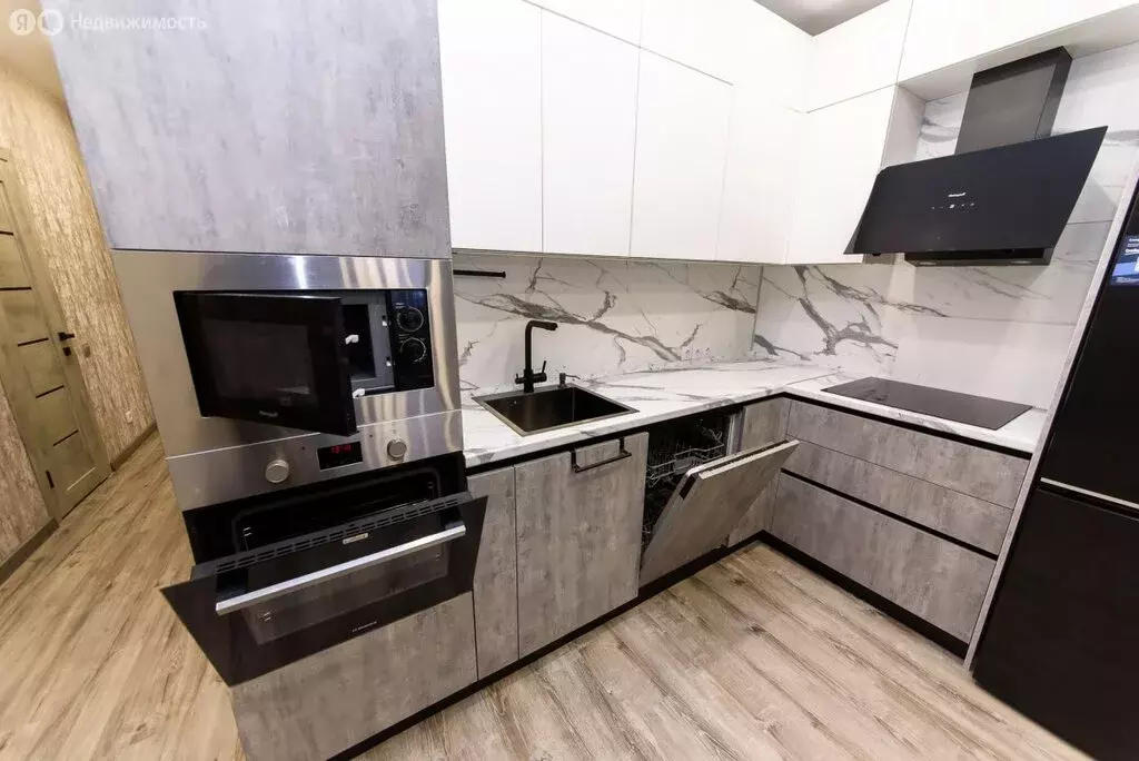 3-комнатная квартира: деревня Кисловка, микрорайон Северный, бульвар ... - Фото 1